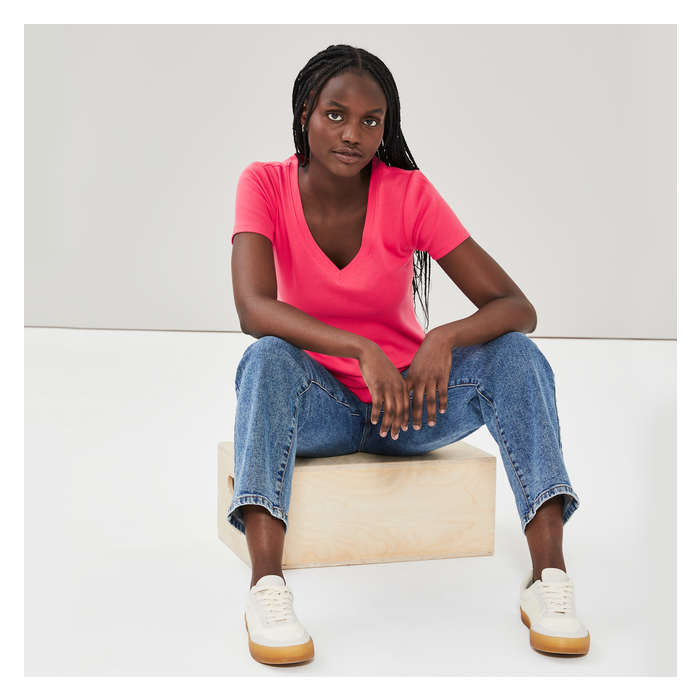 Women's Essential Organic Cotton V-Neck T-Shirt - Bright Pink